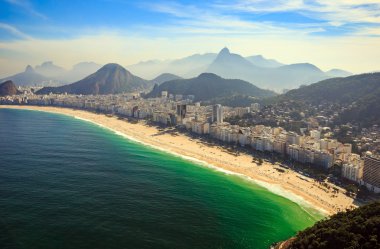 Ünlü Copacabana Plajı ve Ipanema Plajı havadan görünümü