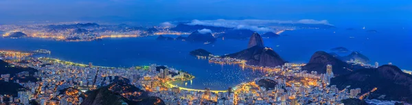 Rio De Janeiro city bij avondschemering — Stockfoto