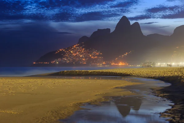 Blick auf den Strand von Ipanema am Abend, Brasilien — Stockfoto