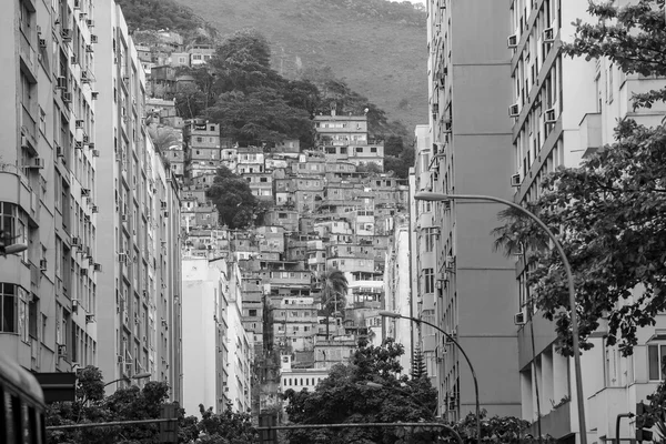 Rio de Janeiro w centrum i favela — Zdjęcie stockowe