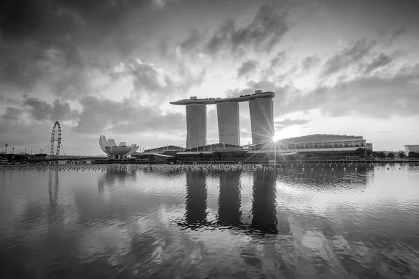 Salida del sol por la mañana en Singapore Marina Bay — Foto de Stock