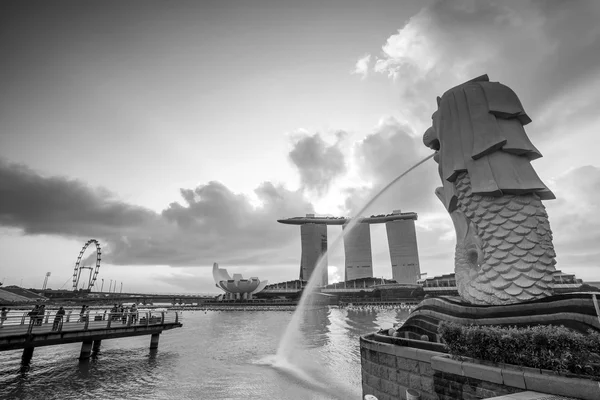Мерліон Статуя фонтан у skyl місто Мерліон парк та Сінгапуру — стокове фото