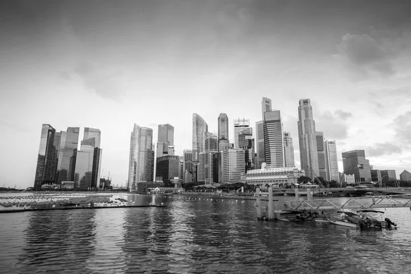 Skyline de Singapur en una hermosa puesta de sol — Foto de Stock