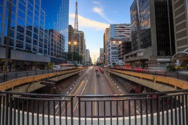 Sao Paulo Paulista Avenue alacakaranlıkta