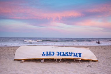 Atlantic City'de sahilde hayat koruma tekne