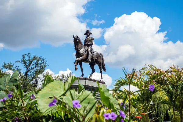 공공 정원 보스턴에서 조지 워싱턴 기념비 — 스톡 사진