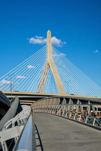 El puente de Zakim con cielo blus en Boston — Foto de Stock