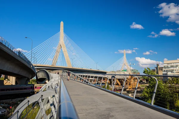 A ponte de Zakim com céu negro em Boston — Fotografia de Stock