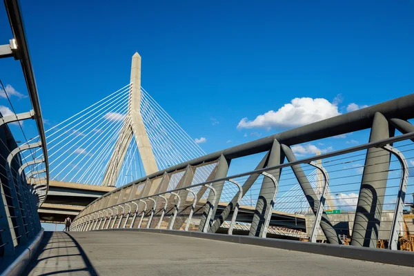 Zakim міст з blus небо в Бостоні — стокове фото