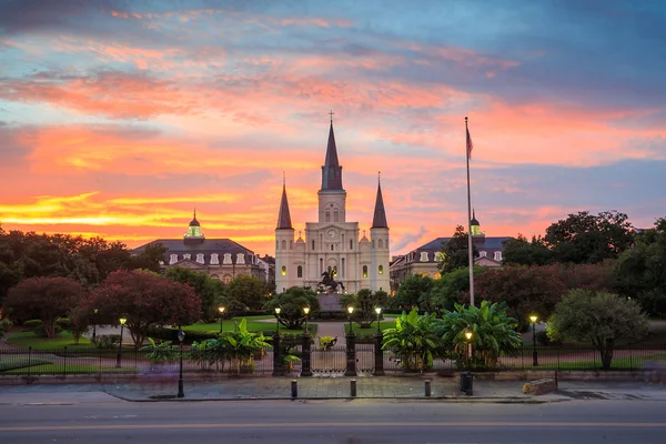 Catedral de Saint Louis e Praça Jackson em Nova Orleães — Fotografia de Stock