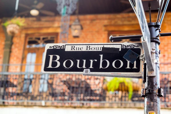 Panneau Bourbon Street dans le quartier français de la Nouvelle-Orléans — Photo