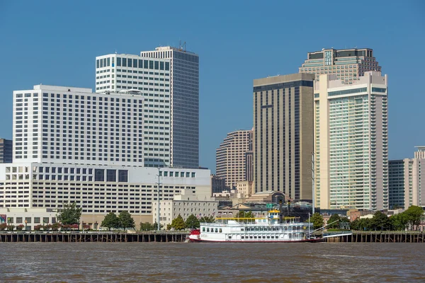 Centro de Nova Orleães com rio Mississippi — Fotografia de Stock