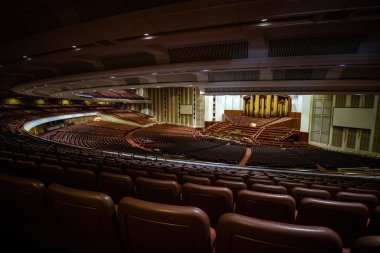 Konferans salonu ikinci gün Aziz İsa Mesih'in kilise içinde 