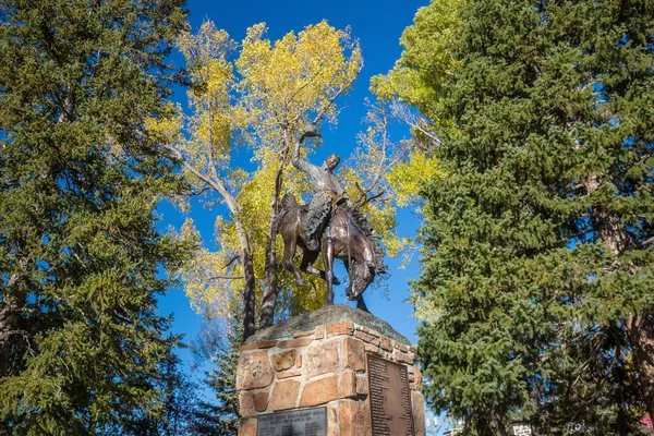 Rodeo kovboj socha náměstí Jackson, Jackson Hole, Wyo — Stock fotografie