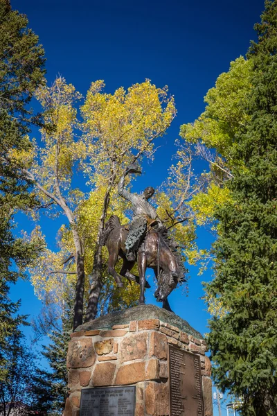 Rodeo kovboj socha náměstí Jackson, Jackson Hole, Wyo — Stock fotografie