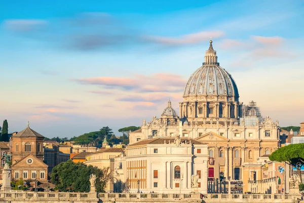 Kilátás Szent Péter Katedrális Rómában Olaszország Naplementekor — Stock Fotó