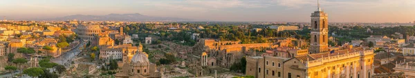 Vista Superior Horizonte Cidade Roma Com Coliseu Fórum Romano Itália — Fotografia de Stock