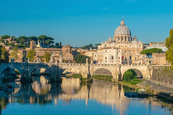 Lihat Katedral Santo Petrus Roma Italia Saat Matahari Terbenam — Stok Foto