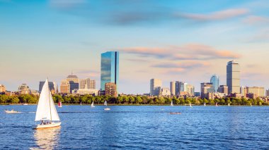 ABD 'de yaz öğleden sonra Boston Skyline manzarası