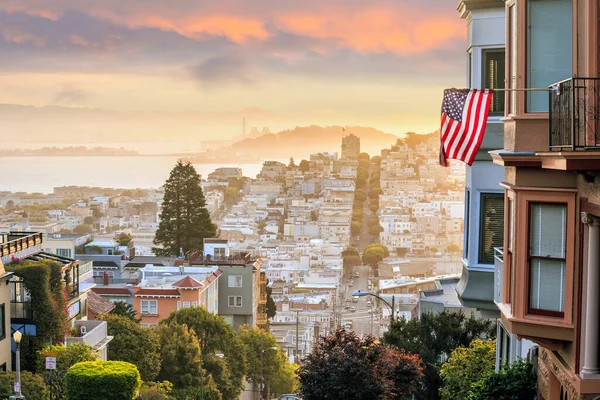 Διάσημοι Lombard Street Στο Σαν Φρανσίσκο Κατά Την Ανατολή Του — Φωτογραφία Αρχείου