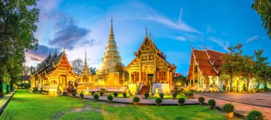 Tayland 'ın Chiang Mai kentindeki Wat Phra Singh tapınağının panorama manzarası