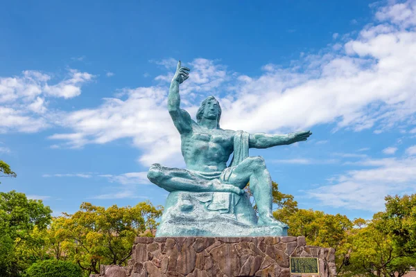 Mírová Socha Nagasaki Peace Parku Japonsku Modrou Oblohou — Stock fotografie