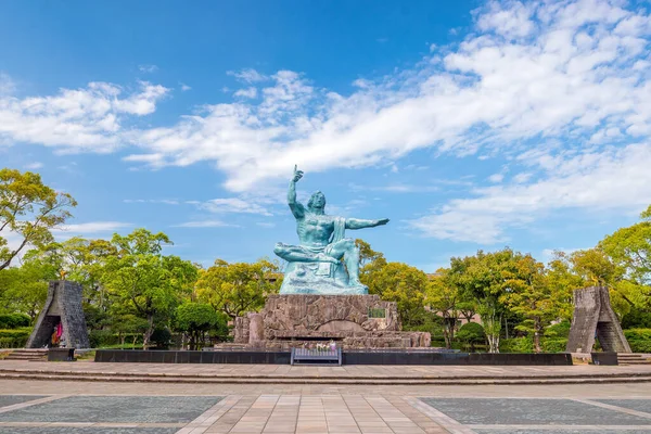 Mírová Socha Nagasaki Peace Parku Japonsku Modrou Oblohou — Stock fotografie