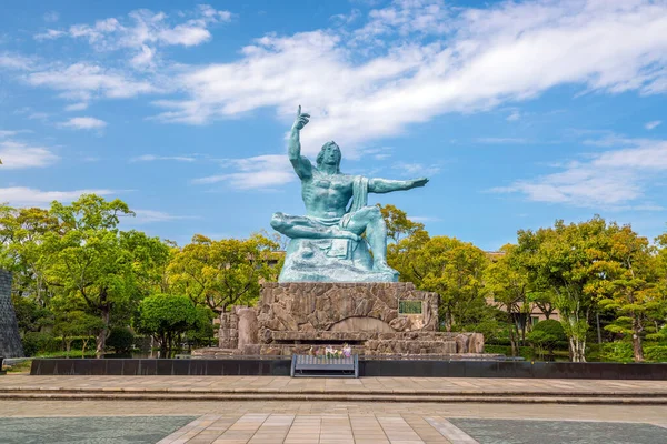 Mírová Socha Nagasaki Peace Parku Japonsku Modrou Oblohou — Stock fotografie