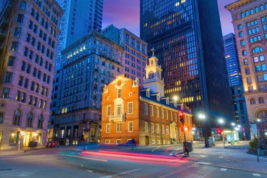 Boston Eski Hükümet Binası Massachusetts ABD 'de gece çalışıyor.