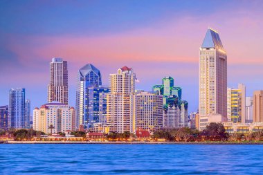 Gün batımında San Diego silueti, CA