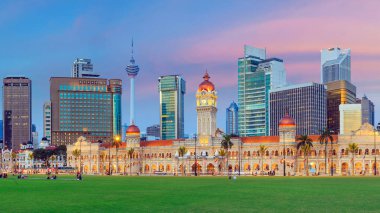 Alacakaranlıkta Kuala Lumpur 'daki Merdeka Meydanı