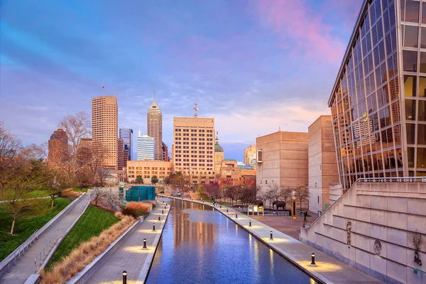 Skyline Indianapolis Centro Crepuscolo — Foto Stock