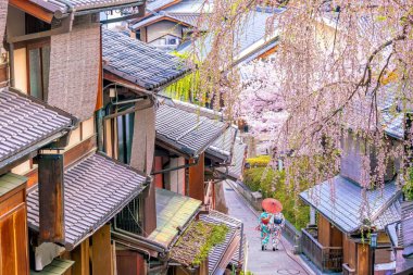 Eski şehir Kyoto, Japonya 'da Sakura mevsimi sırasında Higashiyama Bölgesi