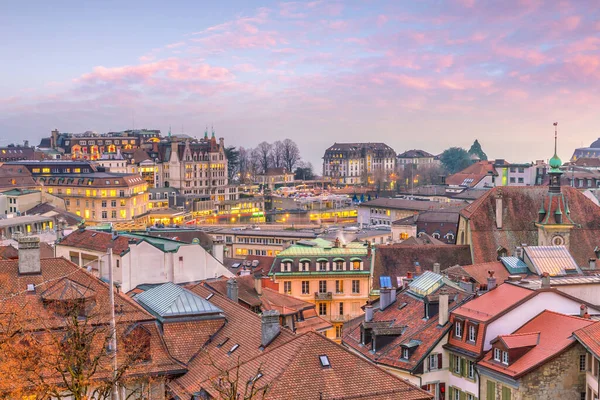 Lausanne Belvárosa Városának Városképe Svájcban Naplementekor — Stock Fotó