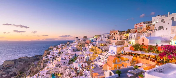 Santorini Adasının Alacakaranlık Manzarası Harika Meşhur Oia Şehrinde Gün Batımı — Stok fotoğraf