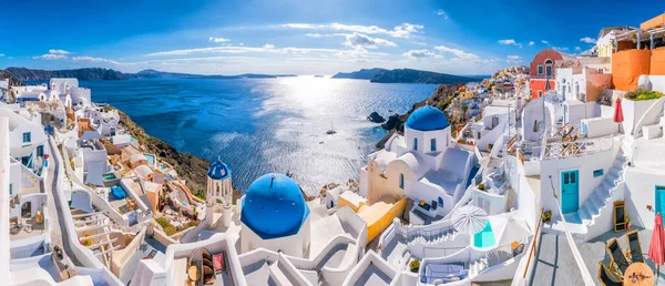 Santorini adasının alacakaranlık manzarası harika. Meşhur Oia şehrinde gün batımı, Yunanistan, Avrupa