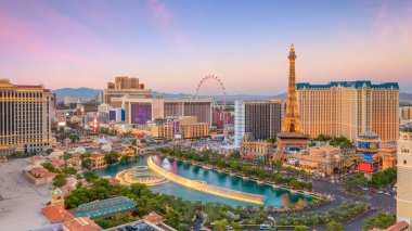 Las Vegas şehir manzarası Nevada, ABD 'de gün batımında