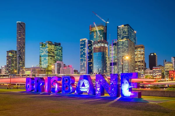ブリスベン オーストラリア 5月21 2019 オーストラリアの夕暮れ時にサウスバンクでのG20文化祭のブリスベンサイン — ストック写真
