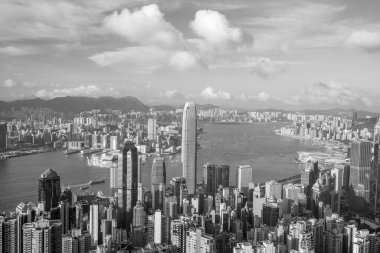 Victoria Limanı 'nın panoramik manzarası ve Çin' de Hong Kong silueti