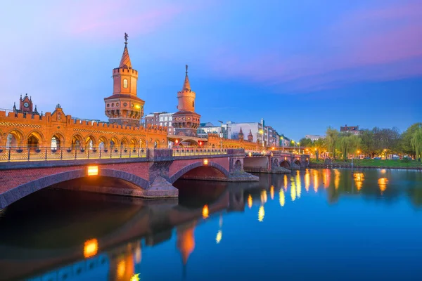 Skyline Berlijn Met Oberbaum Bridge Spree River Bij Zonsopgang Duitsland — Stockfoto