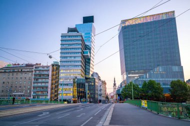 VIENNA, AUSTRIA - 16 Ağustos 2018 'de Avusturya' nın başkenti Viyana 'da modern bina.