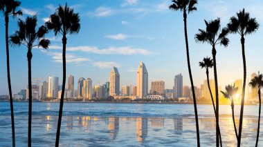 San Diego şehir merkezi Kaliforniya, ABD 'de gün batımında gökyüzü