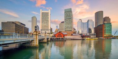 Boston Limanı ve Finans Bölgesi Alacakaranlık, Massachusetts, ABD
