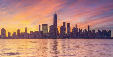 New York City şehir merkezi gün batımında gökyüzü - ABD 'de güzel bir şehir manzarası