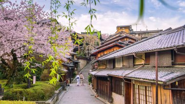 Eski şehir Kyoto, Japonya 'da Sakura mevsimi sırasında Higashiyama Bölgesi