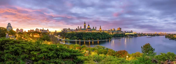 Wzgórze Parlamentu Ottawie Ontario Kanada Zachodzie Słońca — Zdjęcie stockowe