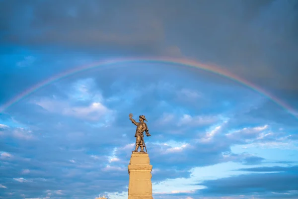 Uma Estátua Nepean Point Ottawa Canadá Com Arco Íris — Fotografia de Stock
