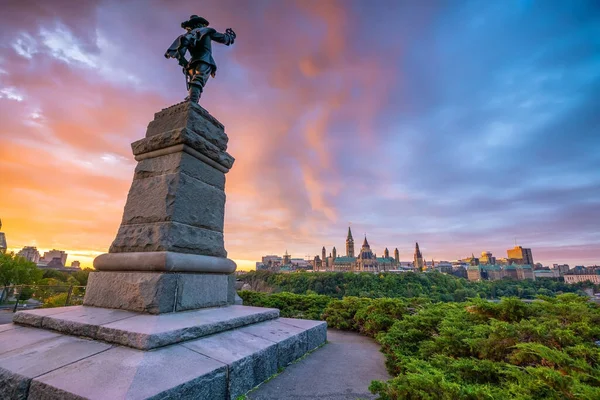 Posąg Nepean Point Ottawa Kanada Wschodzie Słońca — Zdjęcie stockowe