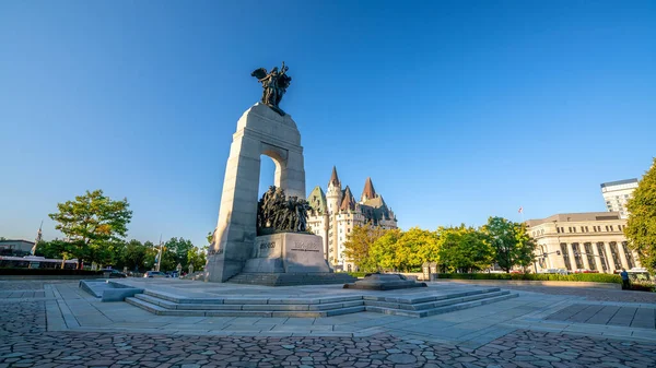 Ottawa Kanada Září 2019 Památník Národní Války Stojí Pod Jasně — Stock fotografie