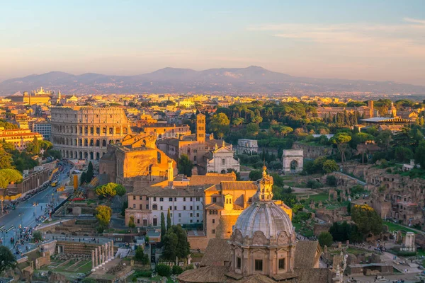 Pemandangan Puncak Langit Kota Roma Dengan Koloseum Dan Forum Romawi — Stok Foto